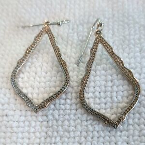 Tarnished Kendra Scott Sophia Drop Earrings In Gold